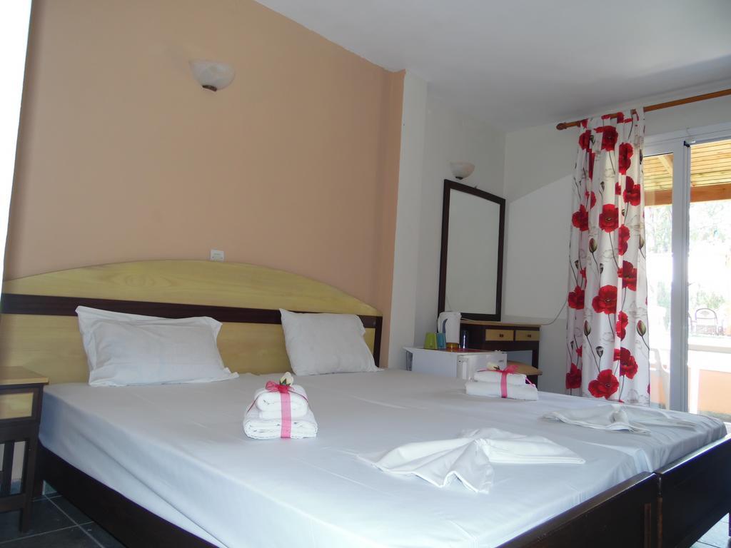 Tellis Holiday Rooms Moraitika Room photo